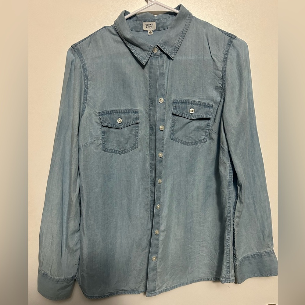 Women’s Chambray Buttondown Shirt